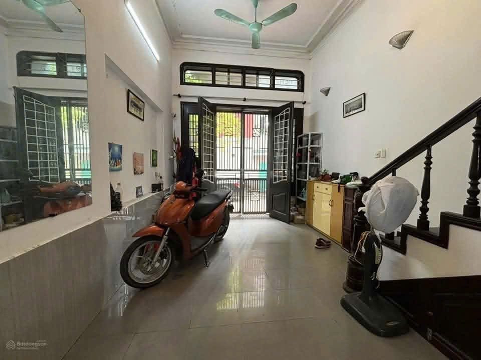 Cho thuê nhà riêng Hoàng Sâm, Hoàng Quốc Việt quận Cầu Giấy 40M x 4T giá 17.5tr Ô TÔ TRÁNH