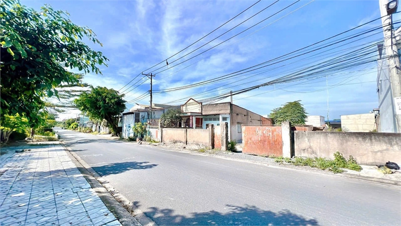 D305 ngộp tiền bán gấp lô đất vị trí đẹp, có sẵn nhà đẹp phù hợp đầu tư nhà biệt thự