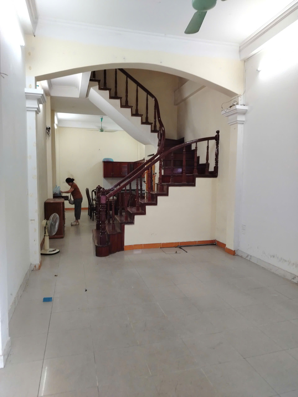 Cho thuê nhà liền kề 93 Hoàng Văn Thái 4 tầng x 50m2, 4 ngủ, 15 Triệu/tháng.