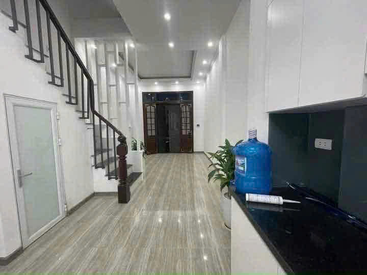 Bán nhà 10m ô tô tránh, Hoàng Văn Thái DT: 45 m2 x 4 tầng, MT 4m chào giá: 9,8 tỷ