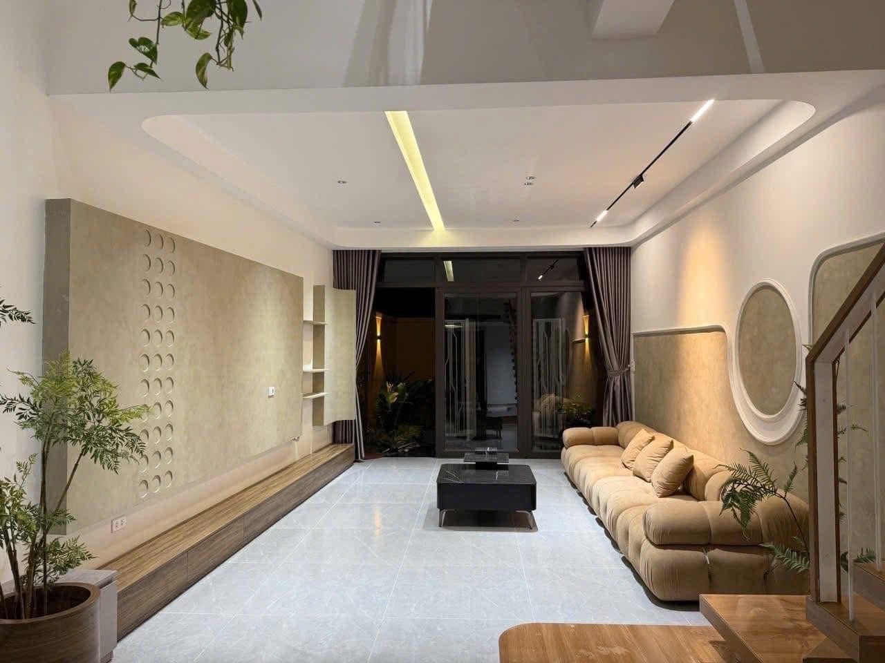 **Bán nhà đường Hoàng Văn Thụ, phường 4 Tân Bình; 4x18, 4 tầng - 10,4 tỷ