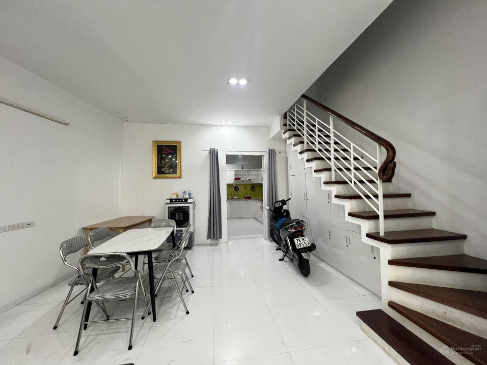 🏠 Giá tốt! Bán nhà 4 tầng trung tâm TP Nha Trang – hẻm thông, gần biển, sổ hồng hoàn công đầy đủ