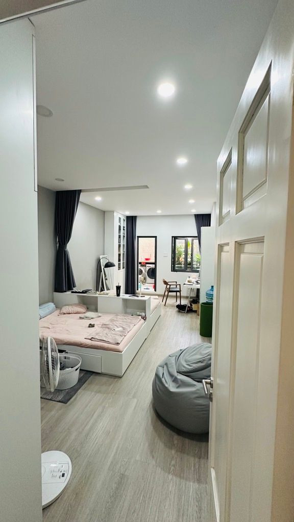 Gần hẻm 1 Hoàng Việt , khách sạn Đệ Nhất, Khu phân lô đắt giá Tân Bình, gần công viên thoáng mát, Ô tô ngủ trong nhà, 68M2 , 6 Phòng ngủ, 4 Tầng , hơn 12 tỷ xíu