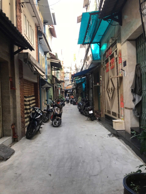 BÁN NHÀ HIẾM CÓ TRUNG TÂM QUẬN 5 – HỌC LẠC – GIÁ CỰC TỐT 4.9TỶ  CHỐT. 📍 3.2 x 11m – 2 TẦNG SẴN Ở – HẺM 4M THOÁNG MÁT