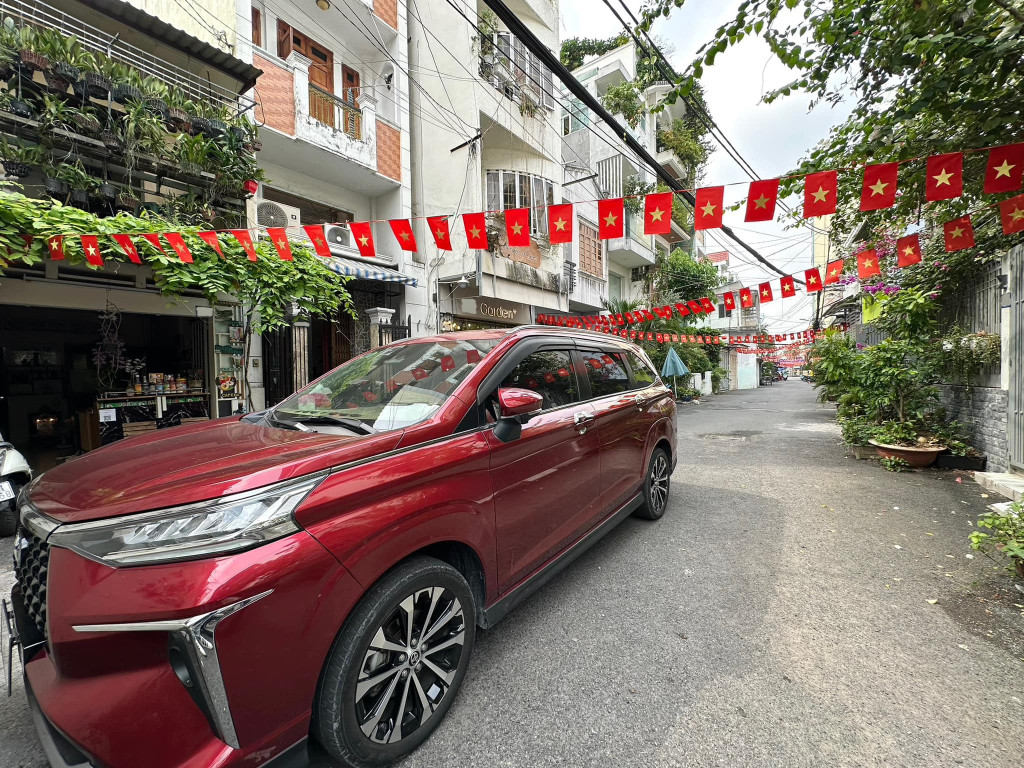 SIÊU PHẨM NHÀ LÔ GÓC HÒE THỊ - Ô TÔ ĐỖ NGÀY ĐÊM - 5 TẦNG Ở NGAY - GIÁ CHỈ 6.35 TỶ – DIỆN TÍCH 60M2 – MẶT TIỀN RỘNG 4.2M