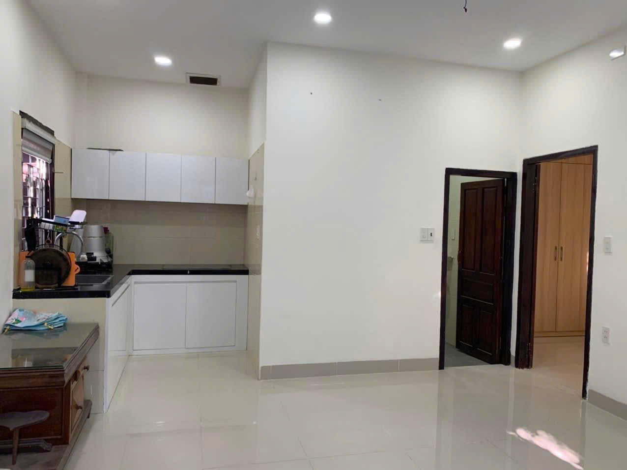 Bán Nhà 2 mặt tiền tổ 22 Hòn Chồng - Vĩnh Hải 
 Diện tích : 97,5m2 Giá chỉ : 3ty5 lh : 0905724084