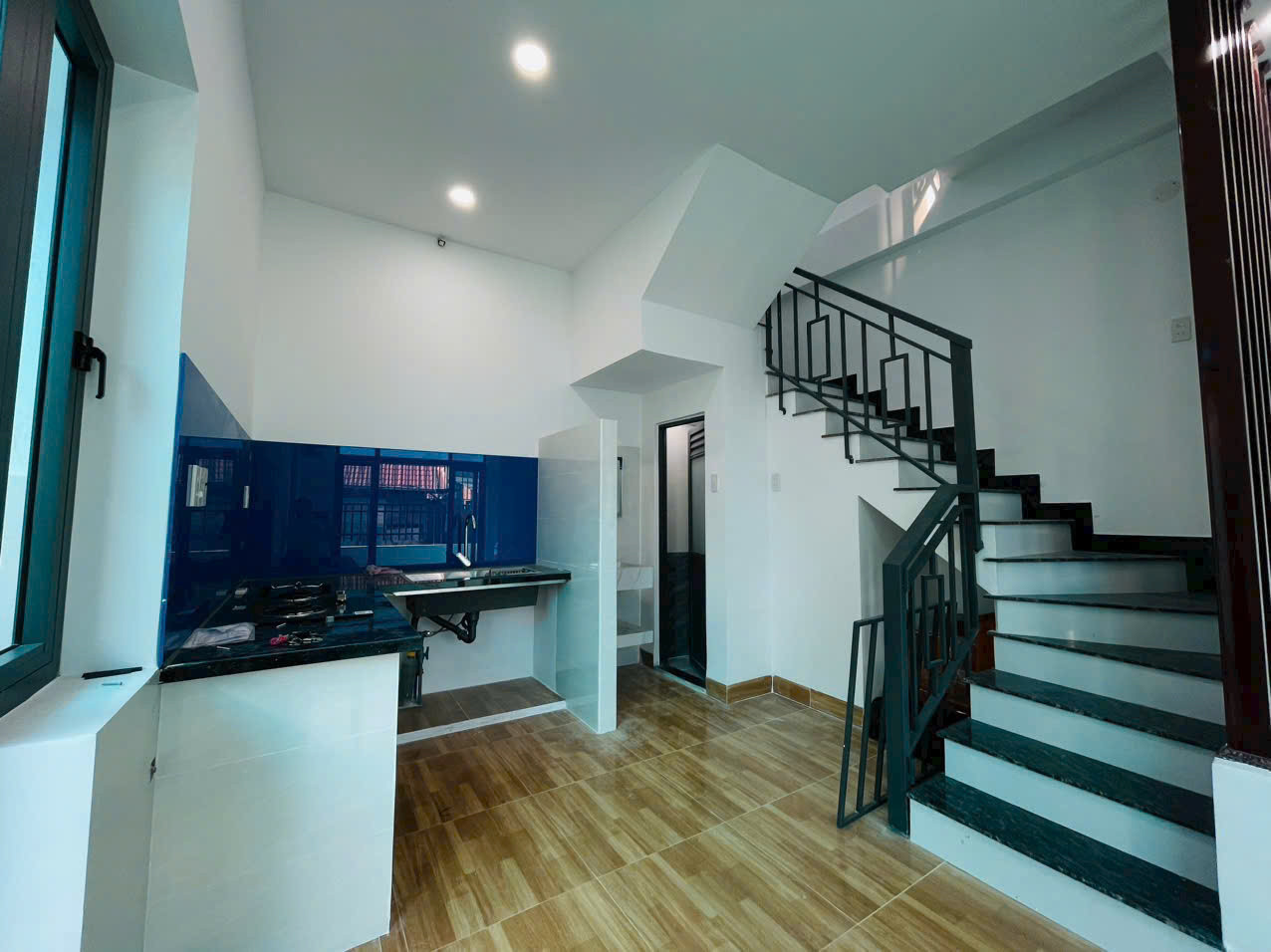 bán nhà đẹp Khu vực: vĩnh ngọc 
Pháp lý: Sổ hồng riêng
Diện tích: 65.3m² ngang 6.38 Giá bán: 3.2Tỷ ( bớt lộc)
Thuế phí: 2 Bên thông tin chi tiết vui lòng lh e Bích