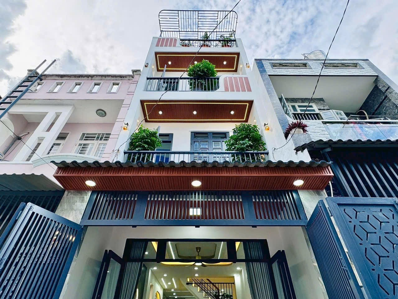 Sang Mỹ định cư! Bán nhà 62m2 đường Hồng Bàng,Q11.Gần Cầu vượt Cây Gõ.Hẻm 6m