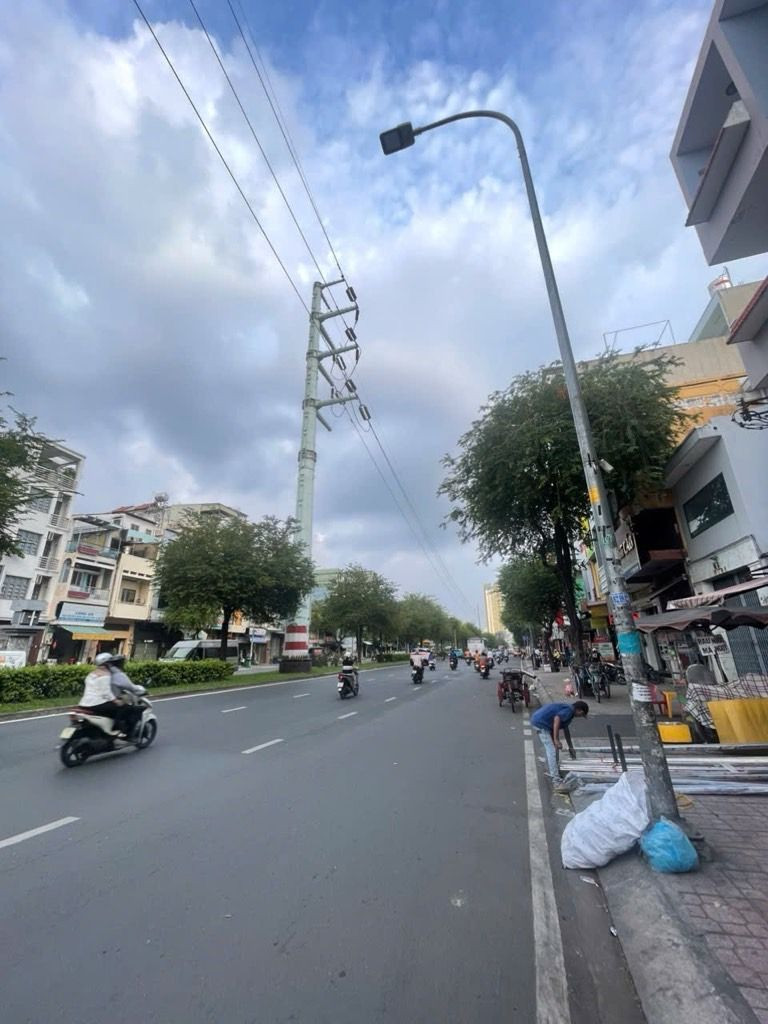 ĐƯỜNG MẶT TIỀN KINH DOANH - HỒNG BÀNG - QUẬN 6 -G 30M - LỀ 5M - 5 TẦNG - 65M2 - PHÙ HỢP MỞ PHÒNG MẠCH - ĐẦU TƯ GIỮ TIỀN CHO THUÊ.