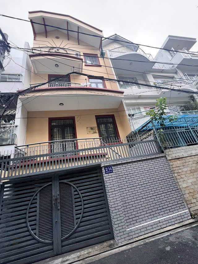 Giá mềm nhất quận Tân bình: 25,85 tỷ - Hồng Hà - HẺM XE HƠI KINH DOANH KHU VIP SÂN BAY - HỒNG HÀ - PHƯỜNG 2 - NGANG ĐẸP 6m dài 14m - 1 trệt 1 lửng ,3 tầng - 4 Phòng ngủ master , 4 toilet riêng - Tel: 077 888 5818 chuyên bds Sài gòn- Tel: 077 888 5818 chuy