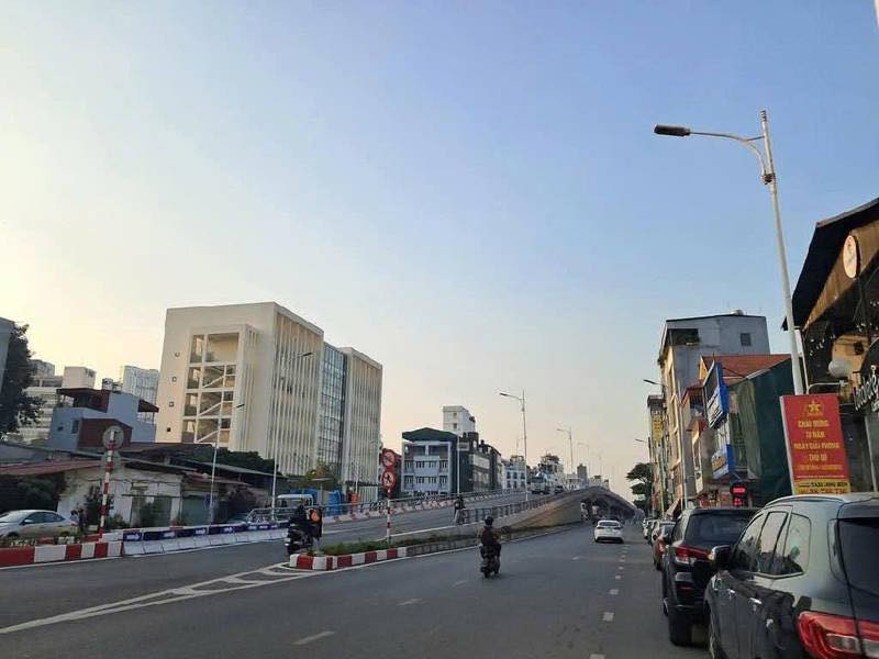 BÁN NHÀ PHỐ HOÀNG NHƯ TIẾP – Ô TÔ VÀO NHÀ – KINH DOANH TỐT – ĐỐI DIỆN NHÀ VĂN HÓA – NGÕ THÔNG SANG HỒNG TIẾN