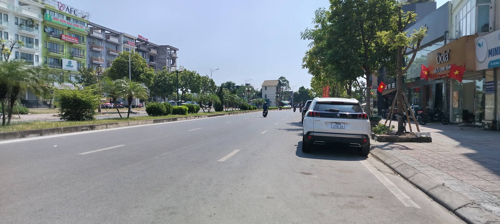 BÁN NHÀ MỚI Ở LUÔN Hồng Tiến - Bồ Đề 35 m2, 6 Tầng mặt tiền 5.72m, 8.4 tỷ Long Biên.