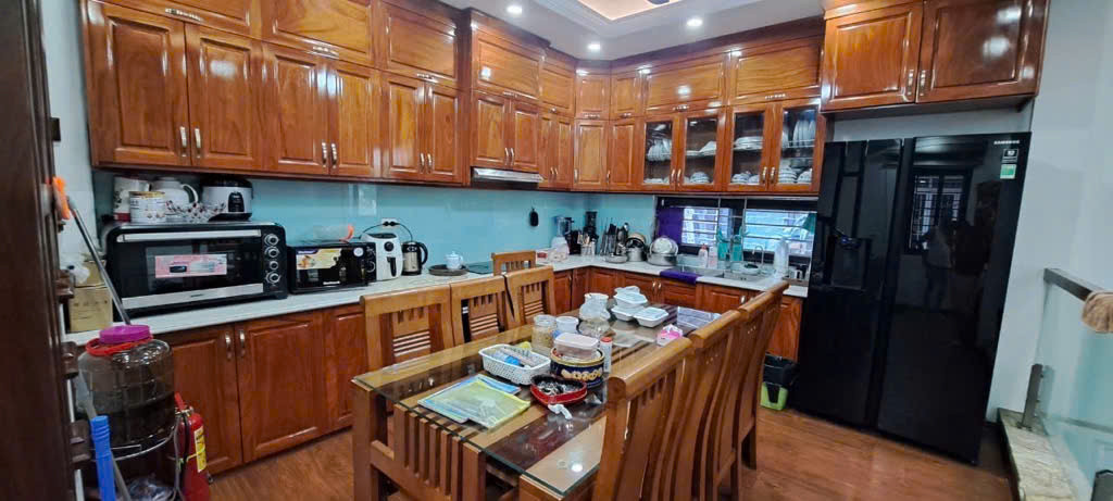 Bán nhà Đẹp ở ngay Hồng tiến- Ô Tô - Ngõ thôngThoáng vĩnh viễn -55m 5 tầng mặt tiền 5,2m 13 tỷ (TL)