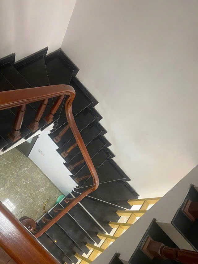 NHÀ MỚI FULL NỘI THẤT MẶT PHỐ Hồng Tiến 41m2 X 4 tầng,mặt tiền 3.6m, 14.99 tỷ Long Biên.