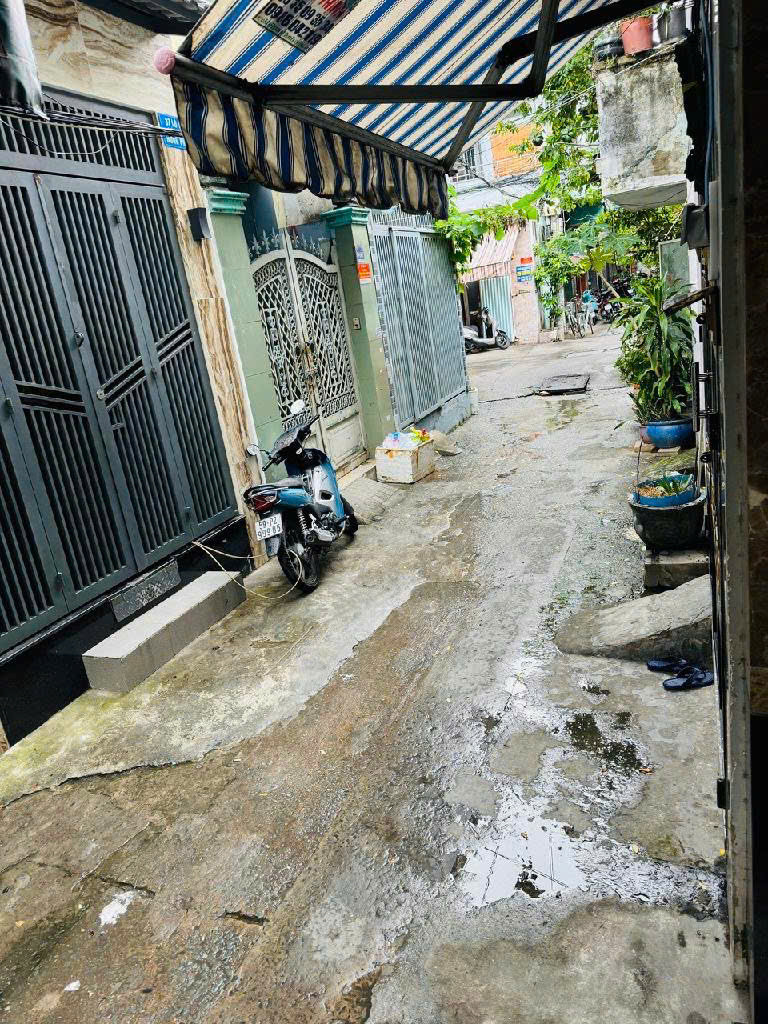 Ngộp Bank giảm giá Bán gấp nhà HXH Lô 17 Hưng Phú P.10 Q.8. DT 38m2. Giá chỉ 6,9tỷ.