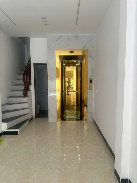 Cho thuê nhà Phố Hưng Phúc, Yên Sở 6 tầng x 35m2, 5 ngủ, 16 Triệu thang máy KD, ở đỉnh