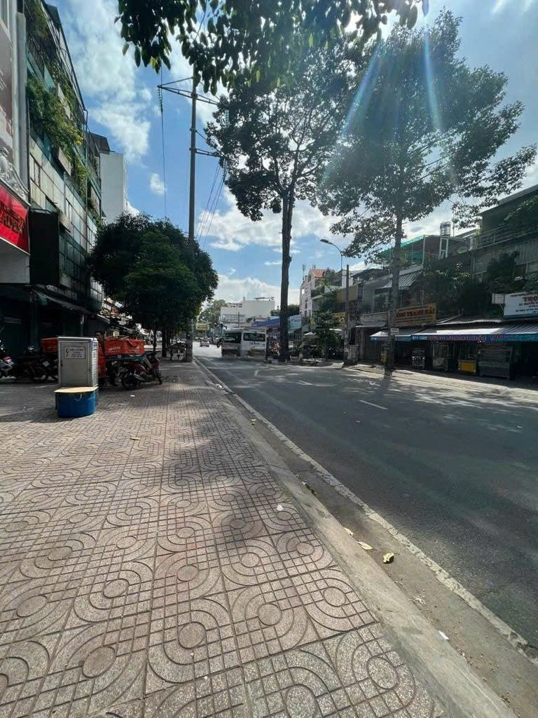 Cho thuê tòa nhà nguyên căn hùng vương quận 5