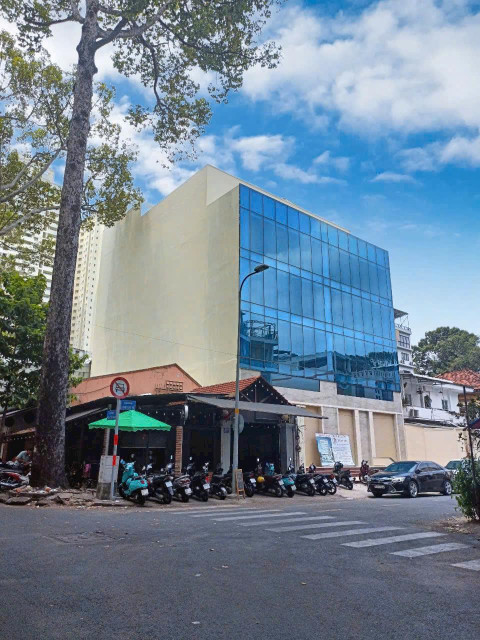 ** Tòa Building mặt tiền rộng 16,4 mét ngay TTTM HÙNG VƯƠNG PLAZA - Phường 12, Quận 5