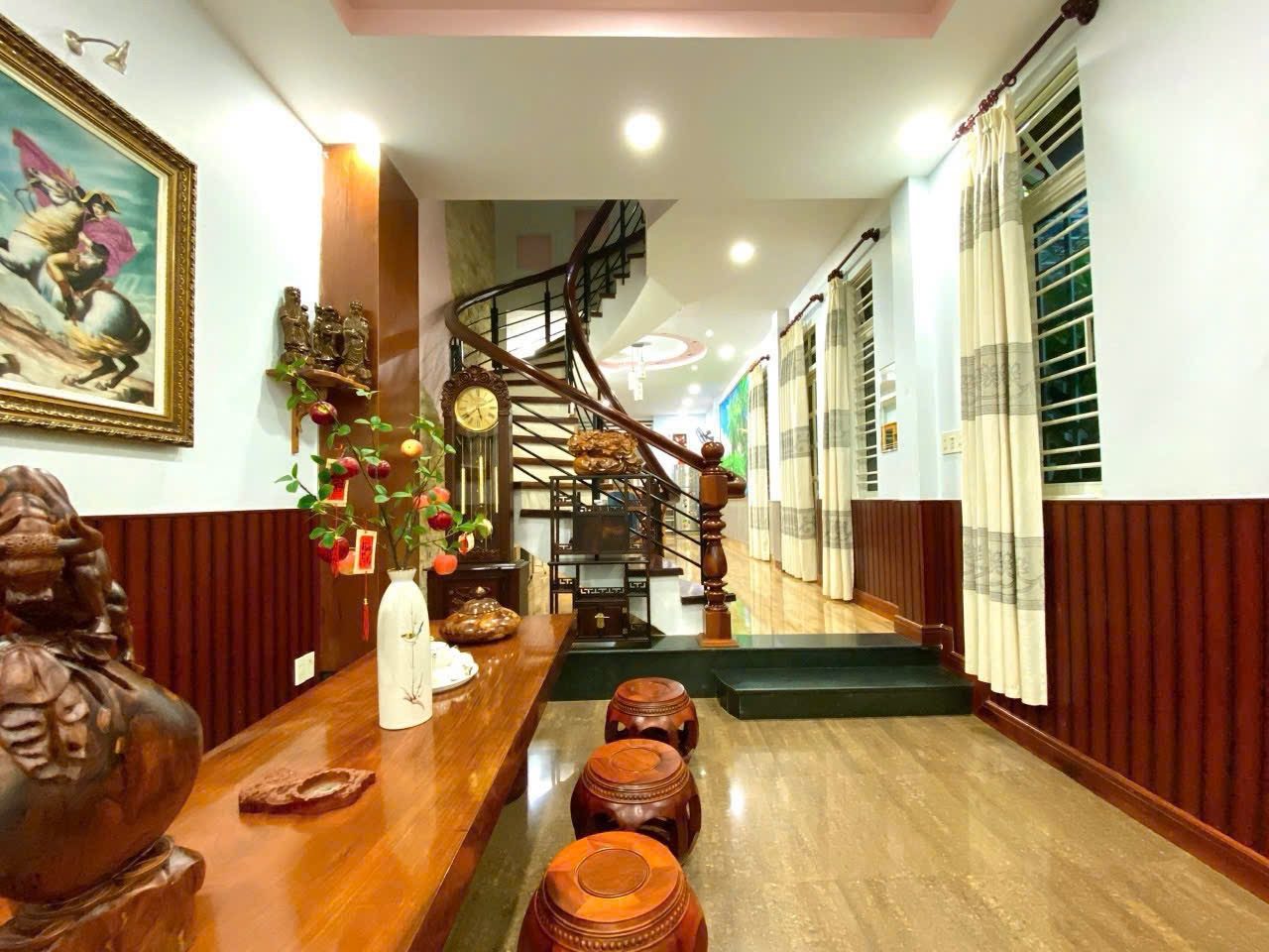 BÁN NHÀ HẺM NGUYỄN THIỆN THUẬT- NGAY TRUNG TÂM TP. NHA TRANG

👉cách đường Nguyễn Thiện Thuật 50m
👉cách bờ biển 400m, đi bộ ra biển chỉ mất 5 phút
- Dt: 73,5m2  ngang 3,6m, 100% đất ở đô thị
-hướng chính Đông