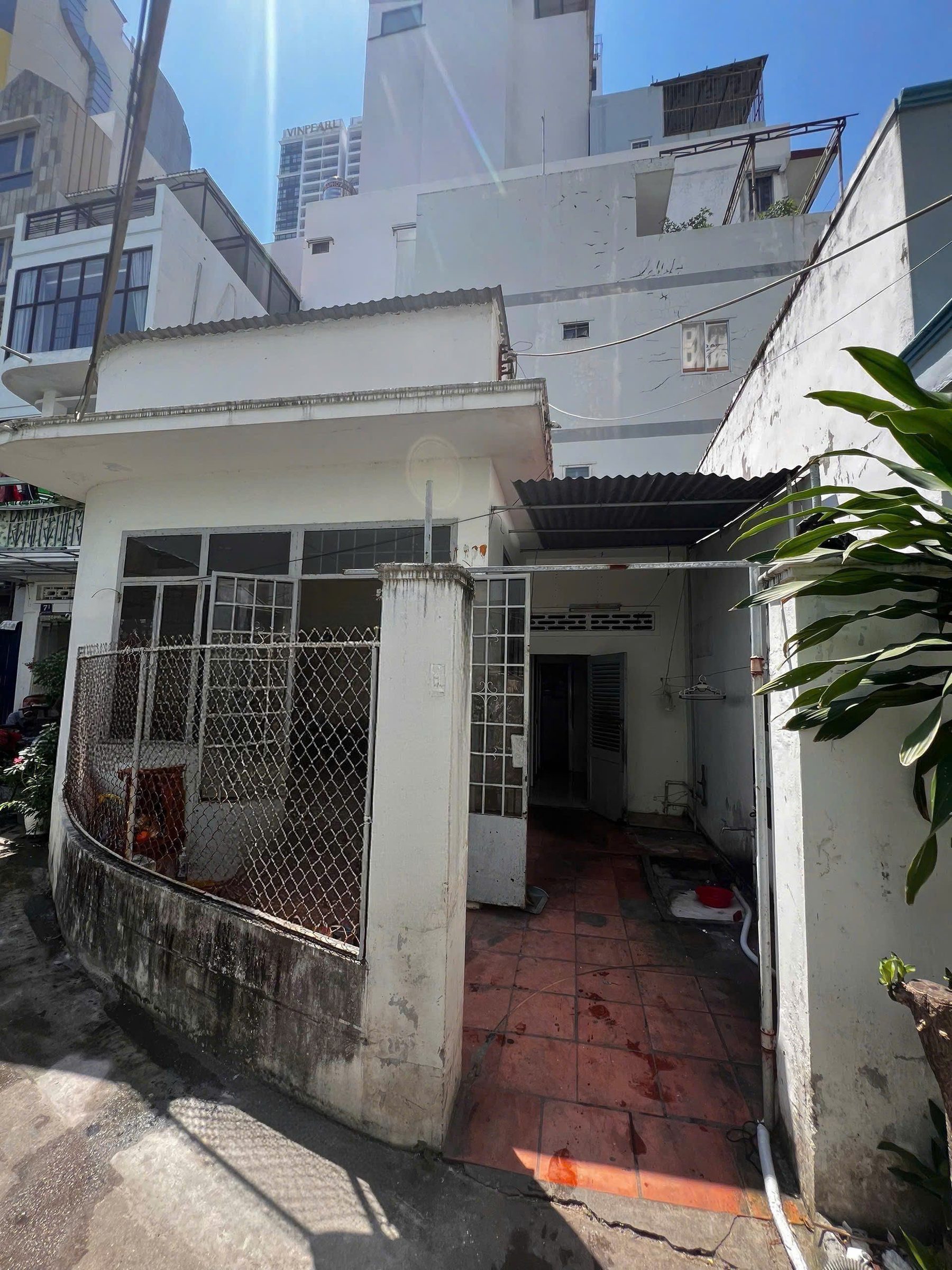 Nhà Trung Tâm Phố Tây Nha Trang Góc 2 Mặt Thoáng Gần Biển Nha Trang