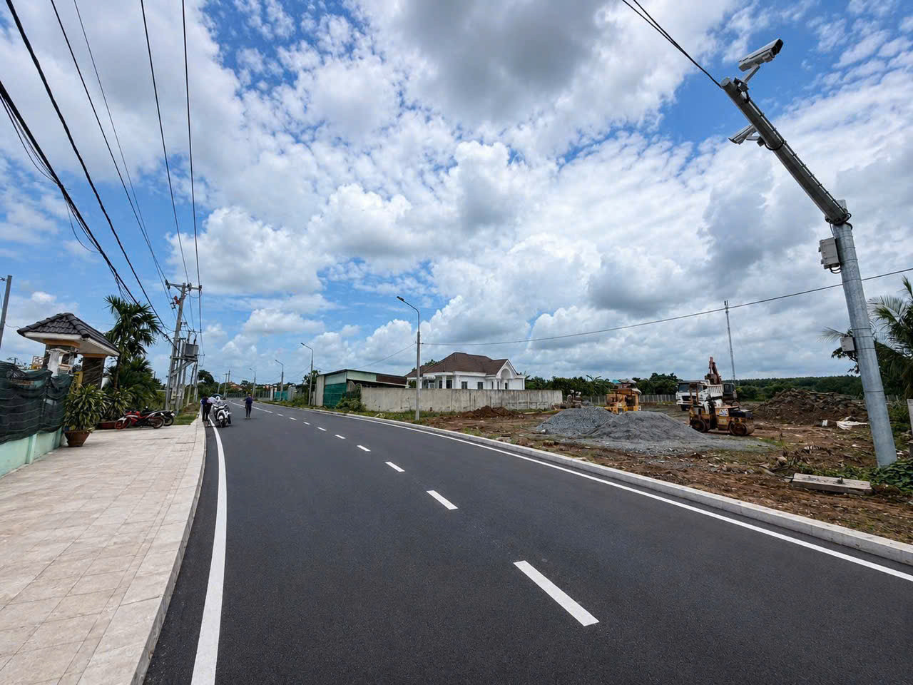 Bán CHÍNH CHỦ BÁN GẤP LÔ ĐẤT MẶT TIỀN ĐƯỜNG HƯƠNG LỘ 15-MẶT TIỀN RỘNG 32 MÉT KINH DOANH