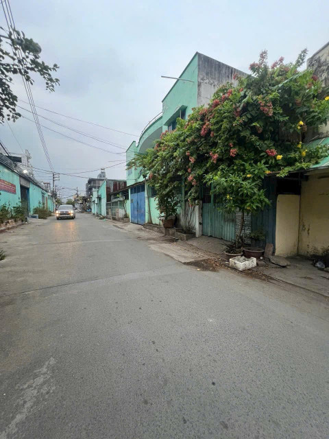 Chỉ nhỉnh 3 tỷ - bán nhà 3 tầng ở ngay - 80m2 - Hẻm xe tải - đường Hương Lộ 2 - Bình Tân
