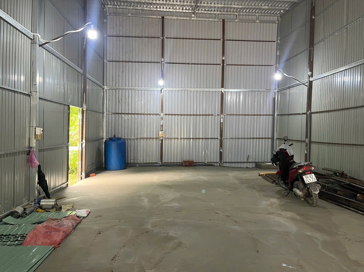 kho mới xây xong mặt tiền đường hương lộ 2 ngã 3 cây khế