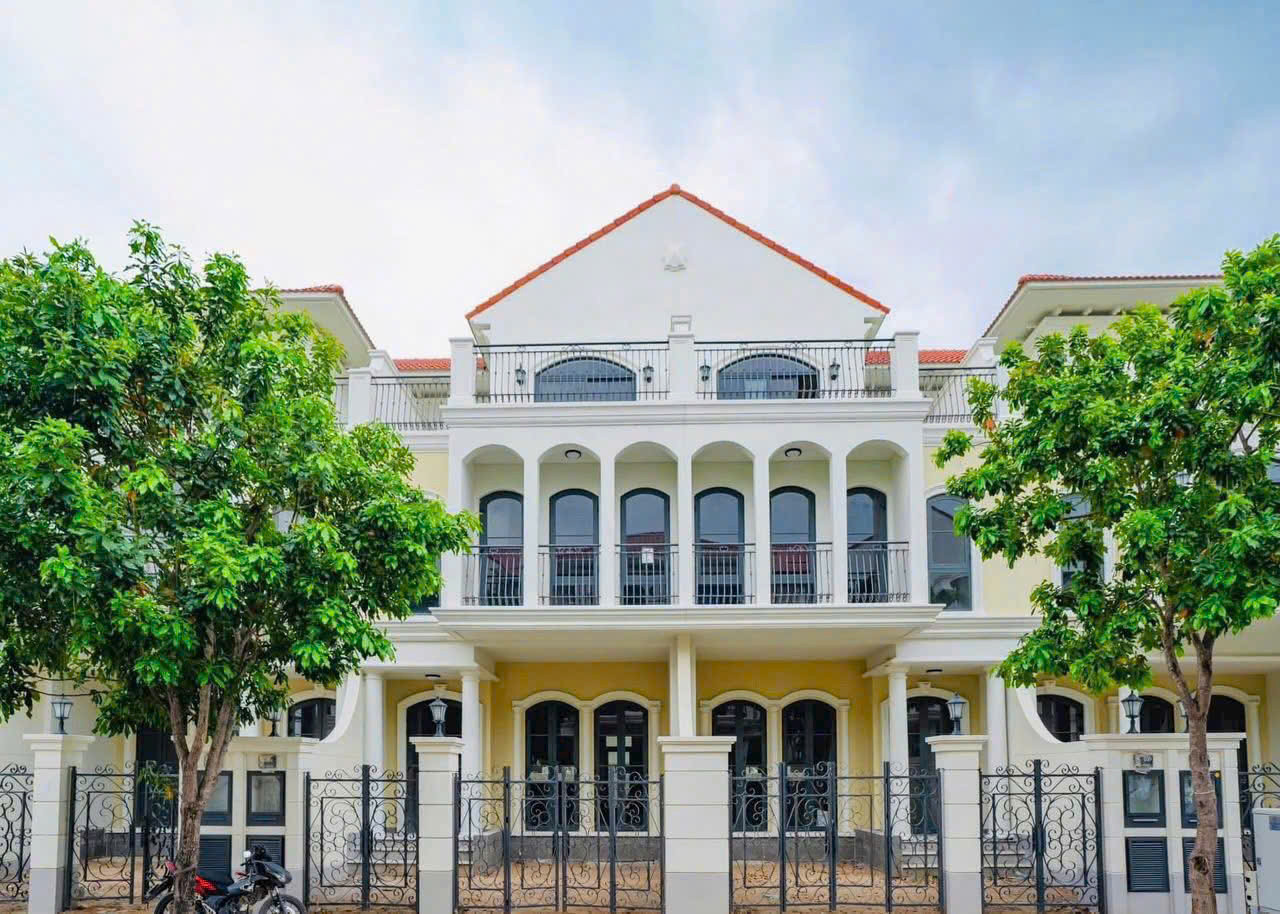 Giá rẻ nhất thị trường nhà phố 3 tầng DT sử dụng tới 224m2 có nhà sẵn