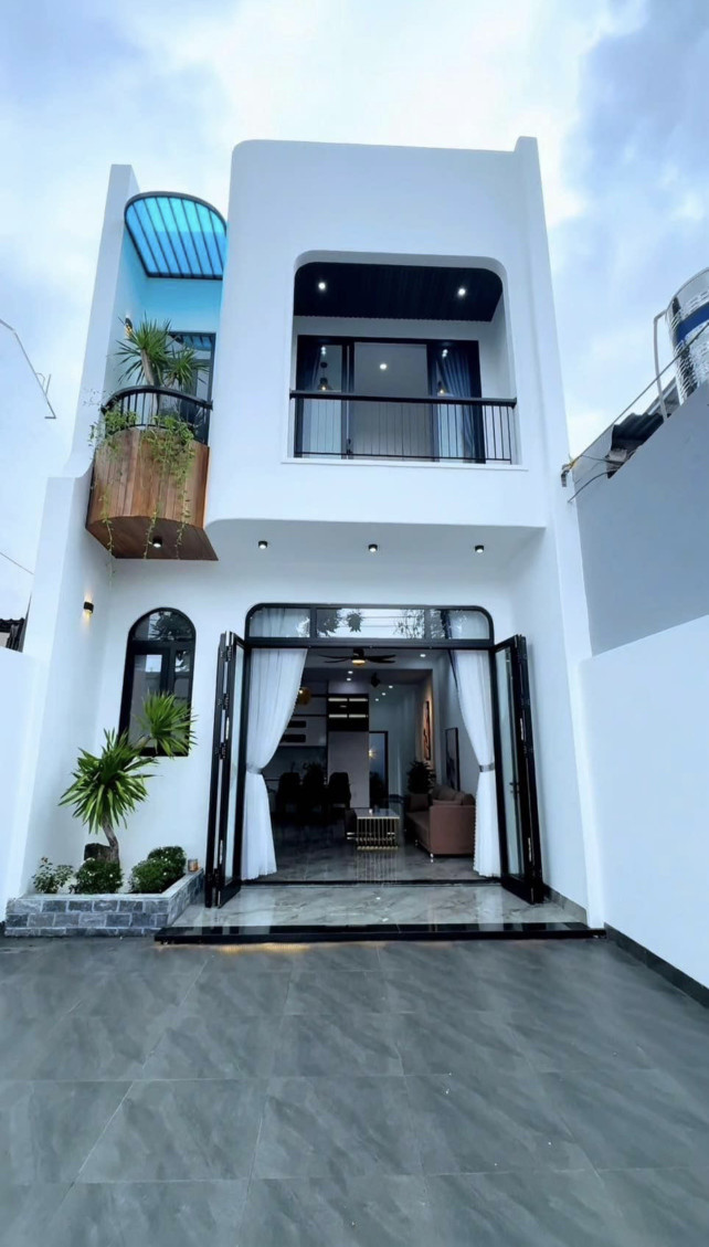 NHÀ LẦU TRUNG TÂM PHƯỜNG TÂN TRIỀU