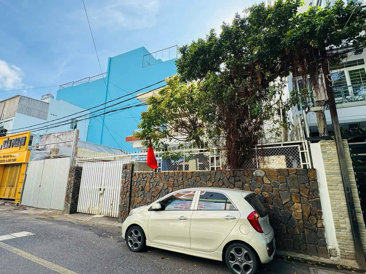Bán Đất Mặt Tiền đường Hương Sơn - Phước Hoà  DT: 244,5m2 giá 23,2 tỷ lh e Bích