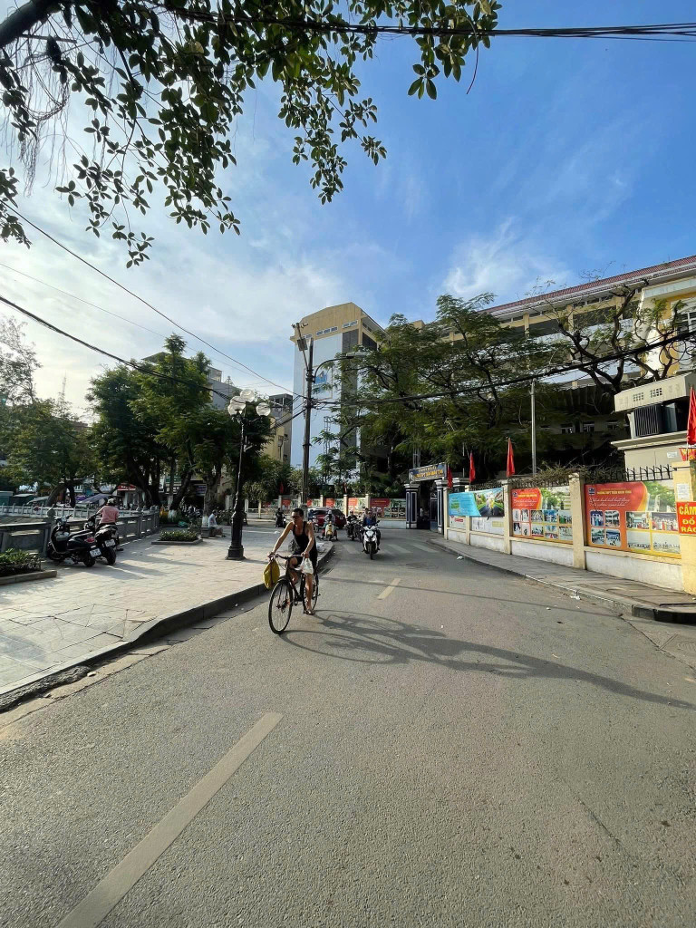 Hạ 1 tỷ nhà phố Hương Viên, Q. HBT, Dt 25m2, 5t, nhà đẹp ở ngay.