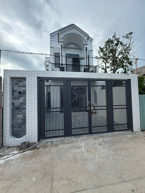 Nhà cách Nguyễn Công Bình 100m