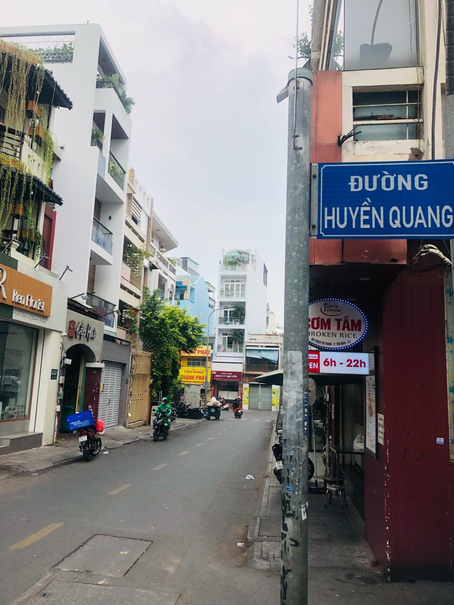 Bán nhà tại 32 Huyền Quang, Phường Tân Định, Quận 1, HCM. DT 33.5m2