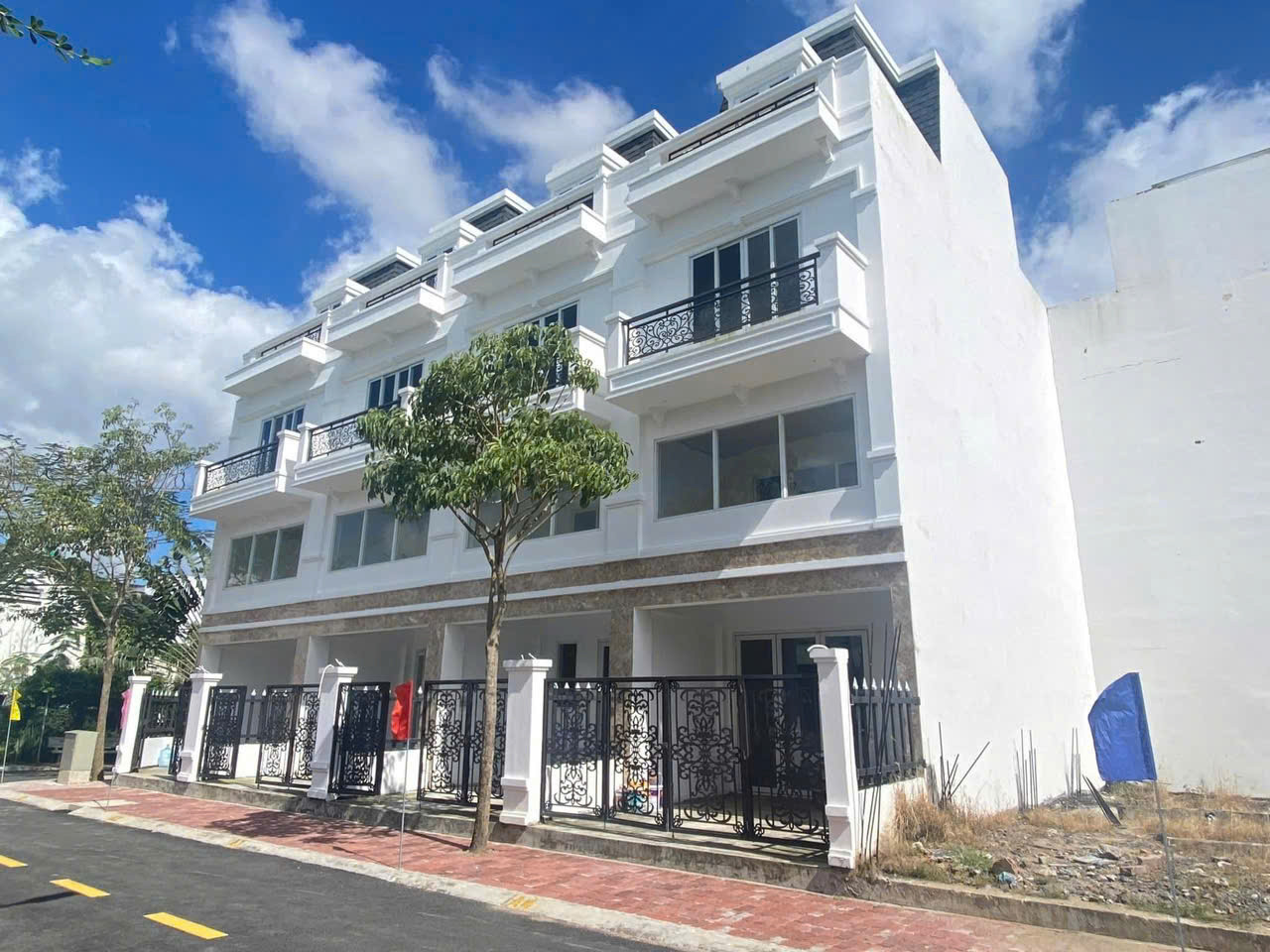 CHÍNH CHỦ BÁN LÔ ĐẤT CÁCH QL1A TÂN AN VÀI BƯỚC CHÂN – GIÁ 1 TỶ – CÔNG CHỨNG TRONG NGÀY