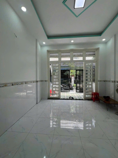 Ông anh gần nhà, đang dư một ngôi nhà muốn bán để kiếm tiền chăm sóc bản thân