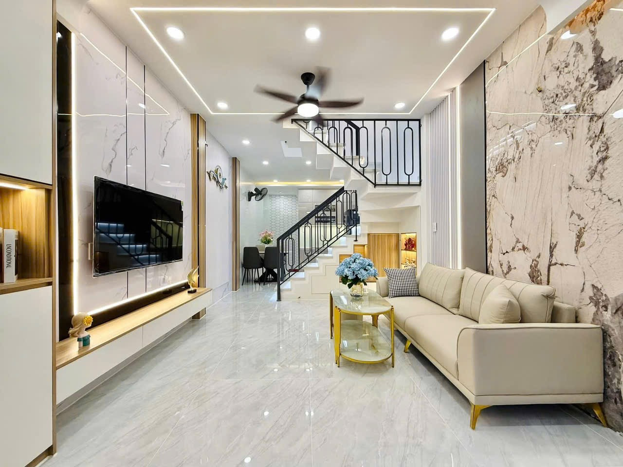 LÊN SÓNG CĂN SIÊU PHẨM XINH LUNG LINH Vị trí : Huỳnh Mẫn Đạt Q5, 40m2, 3.74 tỷ. Lh 0799039209
