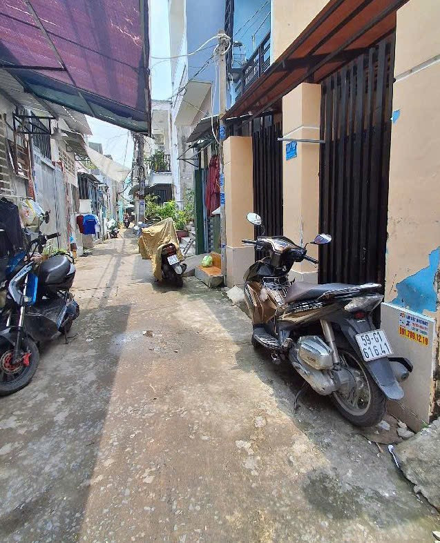 Bán nhà cấp 4 dòng tiền 200 triệu 1 năm 4*20m. nhỉnh 4 tỷ, sổ hồng riêng, Quận 7