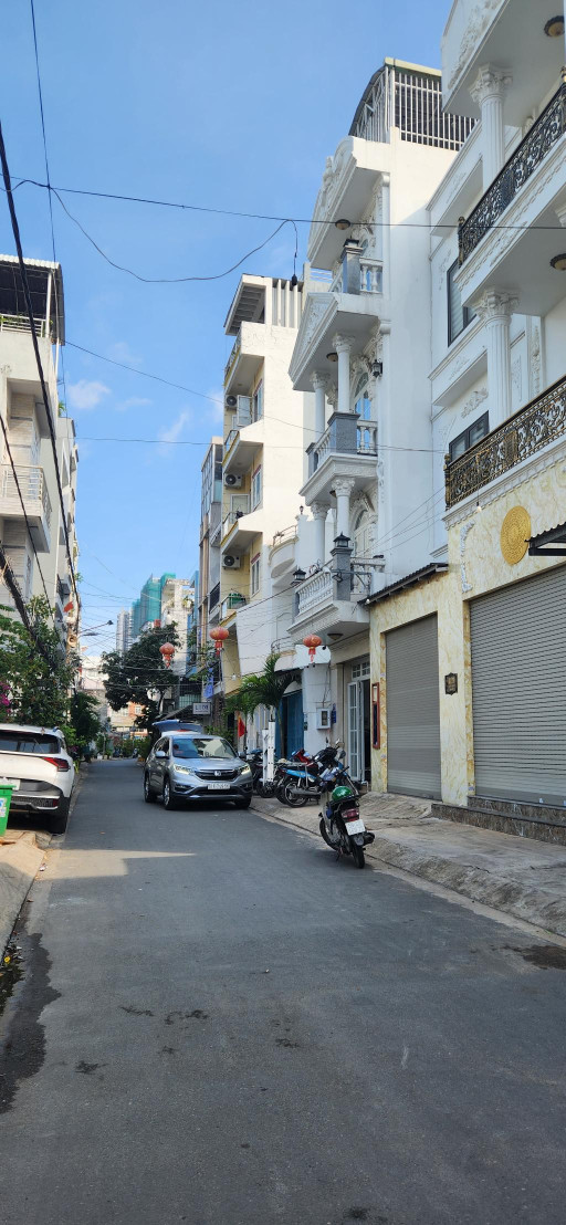Bán nhà hxh 8m ngay Nhà Thi Đấu Đang Năng Quận 7, 3 tầng, 60m2, 5.2 tỷ
