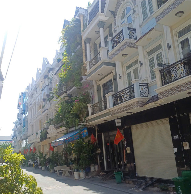 Bán nhà khu phân lô đồng bộ cao tầng Hoàng Quốc Việt, ngang 5m chỉ 9.x tỷ