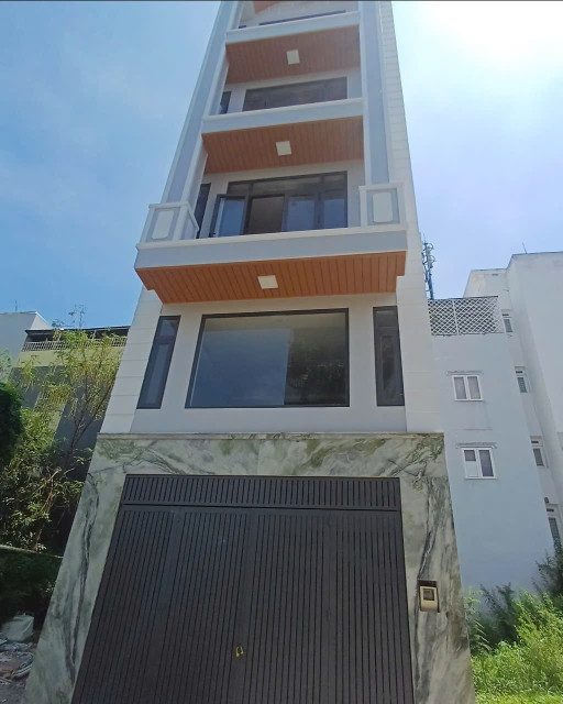 Bán nhà 6 tầng Hoàng Quốc Việt ngang 5m chỉ hơn 10 tỷ