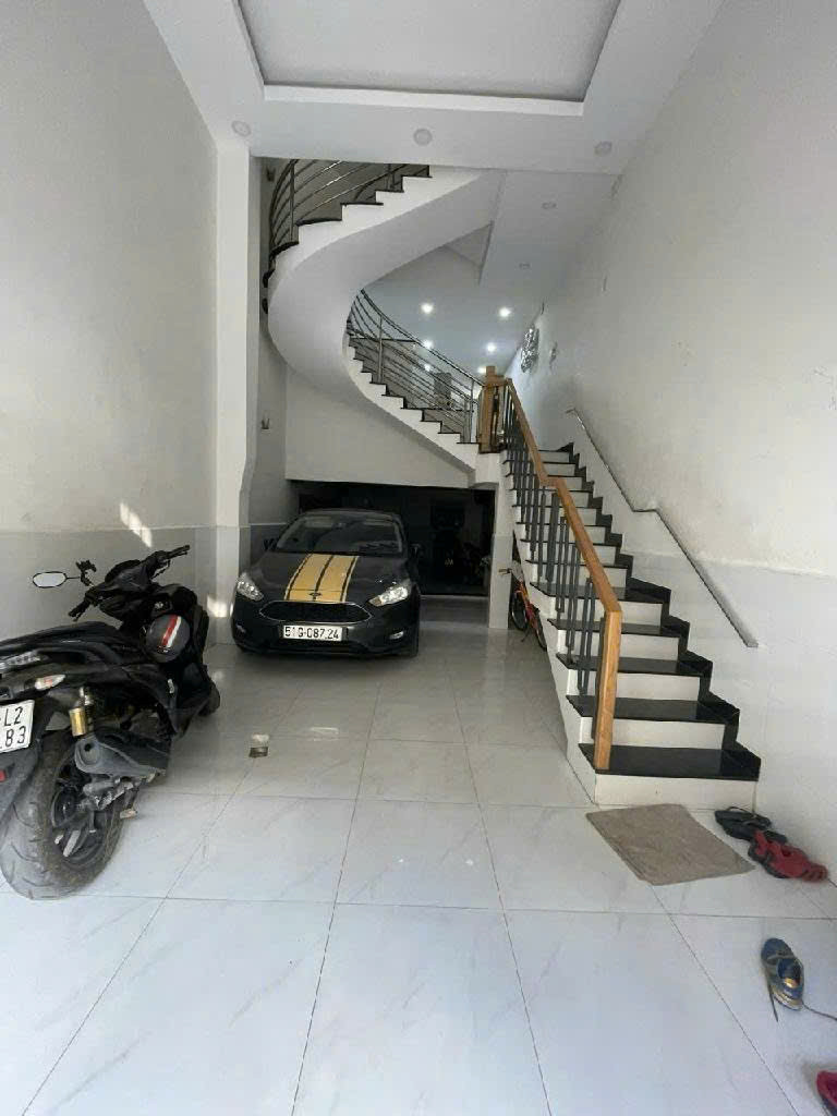 Cách mặt tiền Huỳnh Tấn Phát  Phú Thuận 
Vài chục mét 
xe hơi ngũ trong nhà 
NGANG 4 DÀI 15 M 
CÓ 7 TỶ