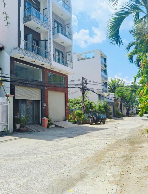 Bán nhà ngay ngã tư Hoàng Quốc Việt 80m2 sàn 3pn, chỉ 4.65 tỷ