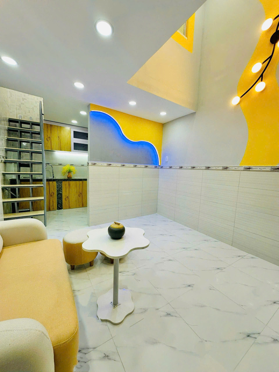 BÁN NHÀ MỚI ĐẸP 100% - ĐƯỜNG HUỲNH THIỆN LỘC, QUẬN TÂN PHÚ