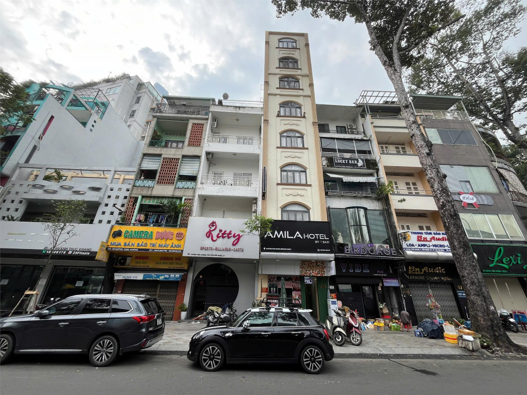 Bán Nhà Mặt Tiền Huỳnh Thúc Kháng, Quận 1, DT: 4,5x18m giá 90 tỷ
