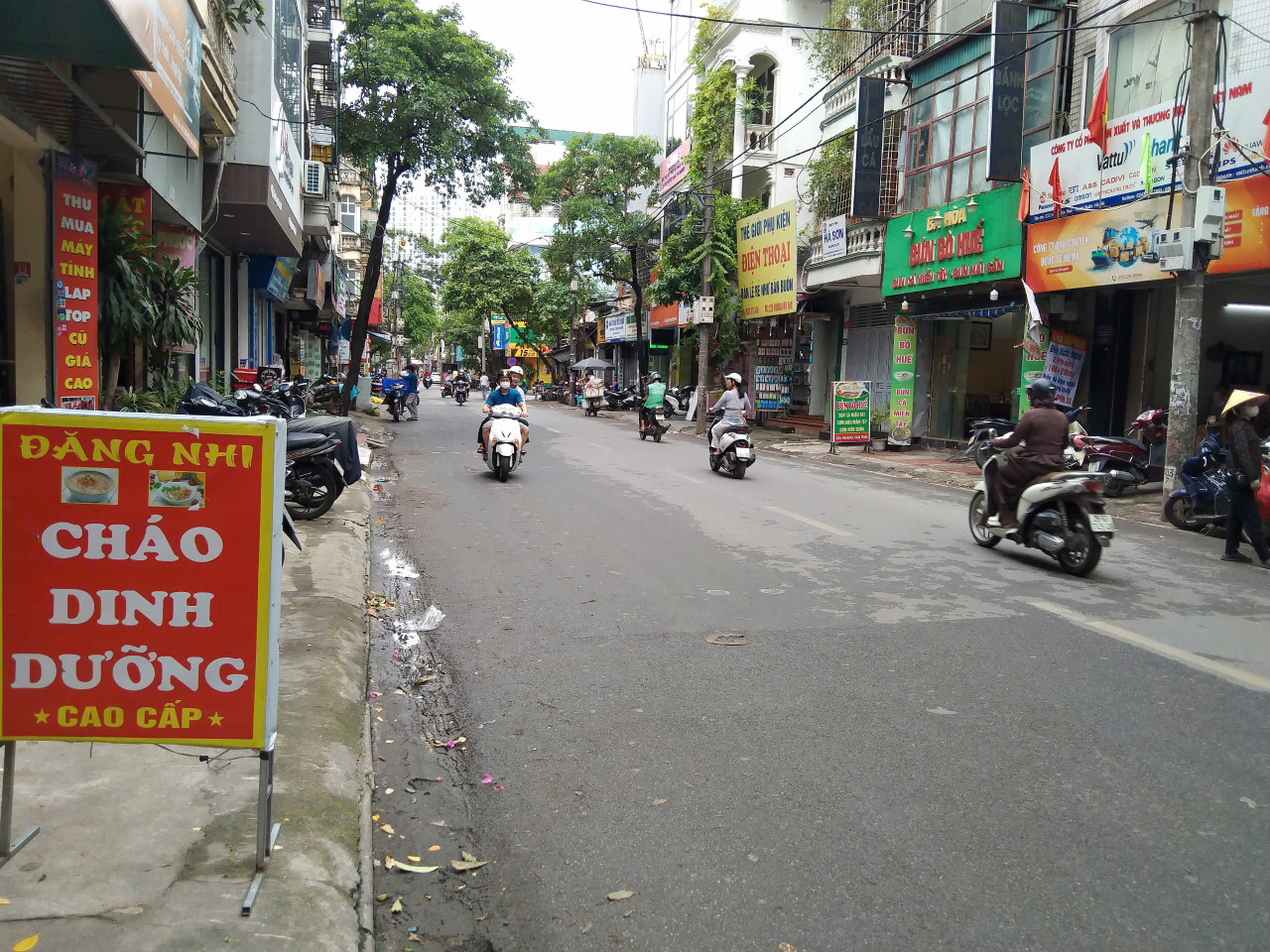 Bán nhà Phân Lô ngõ 49 Huỳnh Thúc Kháng.DT: 70m2 x 5T, Mt 5,5m. Giá 28,5 tỷ