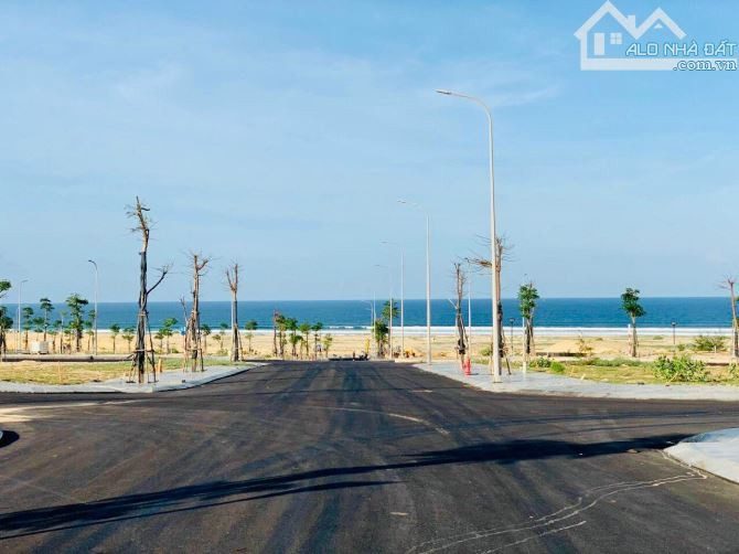 CƠ HỘI  SỞ HỮU LÔ ĐẤT MẶT TIỀN ĐƯỜNG BIỂN ĐẸP NHẤT MŨI NÉ 150M2 FULL THỔ CÓ TẦM VIEW BIỂN CỰC ĐẸP GIÁ CHỈ 6,7TR/M2 XÂY NGHỈ DƯỠNG VÀ ĐẦU TƯ RẤT HỢP LÝ