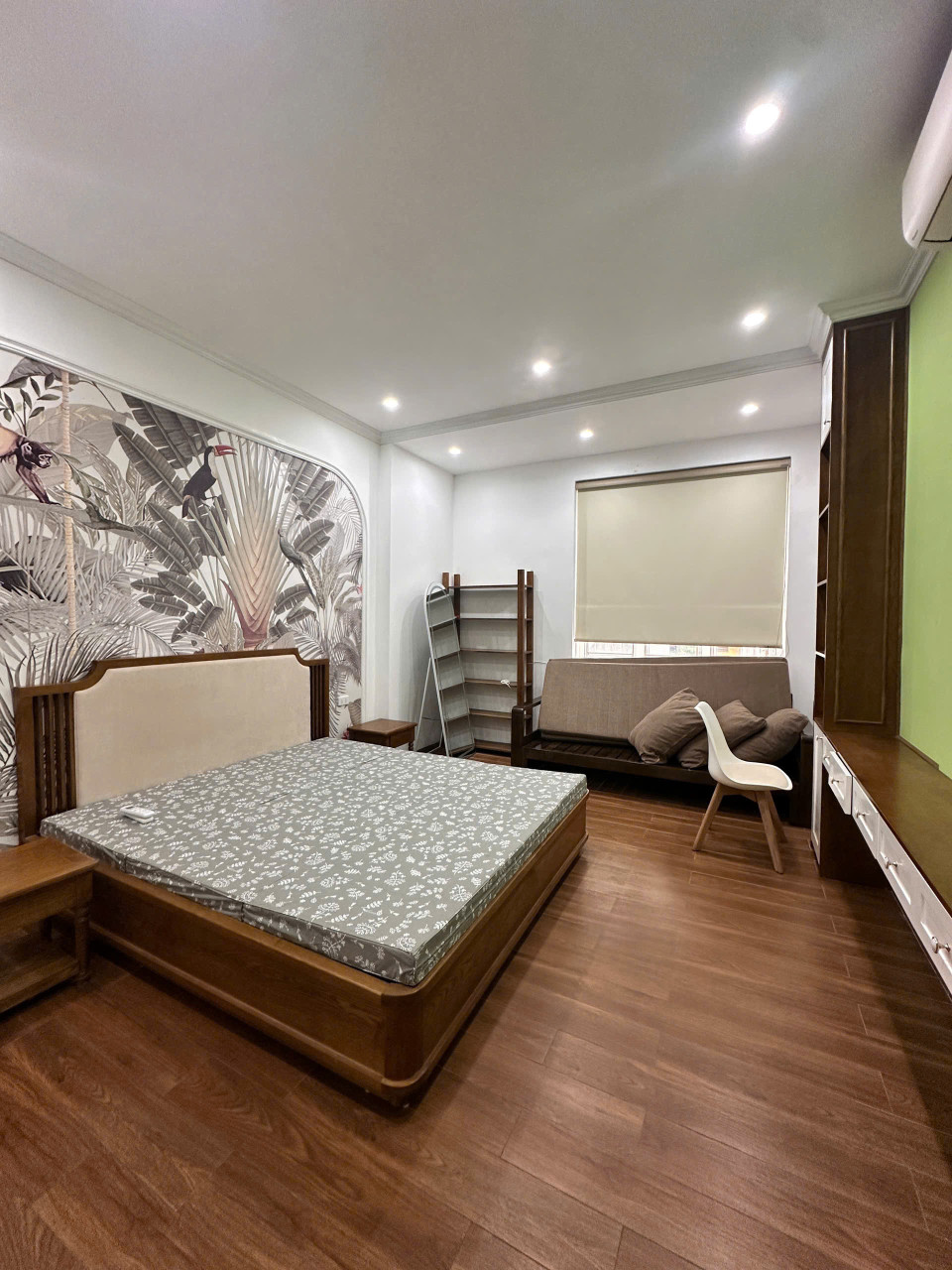 DUY NHẤT 1 CĂN NHÀ  MẶT PHỐ HUỲNH THÚC KHÁNG -  HÀ ĐÔNG Diện tích: 35m² x 4 tầng  Giá: 10.3 tỷ lh 0817606560