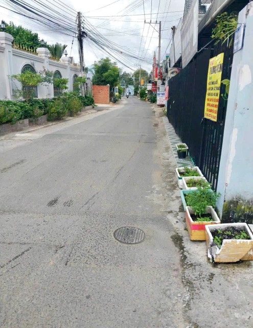 Bán đất tặng nhà cấp 4 đẹp khu7 Phú Lợi-TP.TDM mt hẻm 220 HVL nhựa 5m thông vị trí trung tâm đẹp dân kín