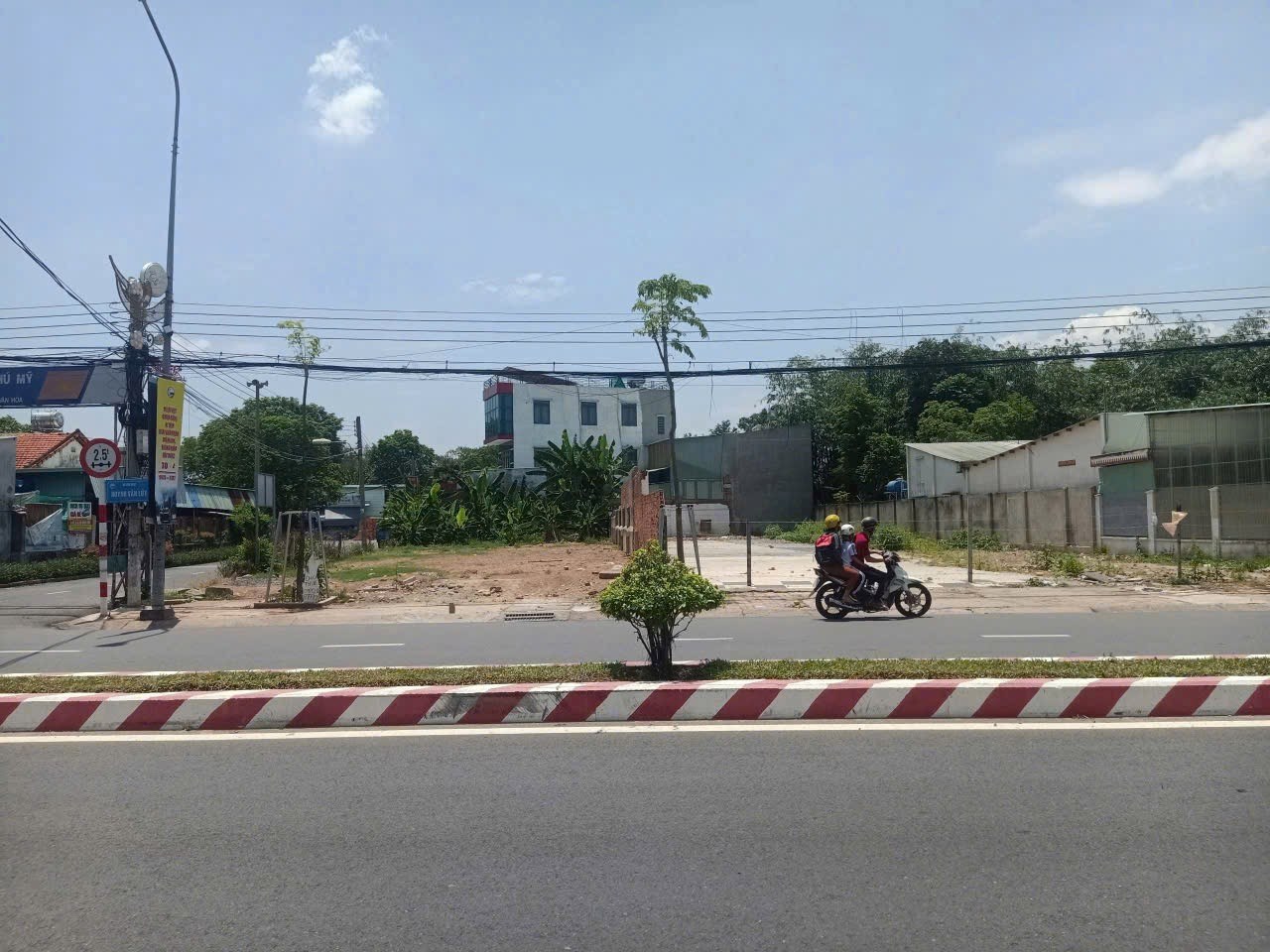 Mt Huỳnh Văn Luỹ-Phú Mỹ (phường Bình Dương-TP.HCM) ngang 16m dt 845m2 giá bao êm,hiếm vip,xây làm cái gì cũng đẹp