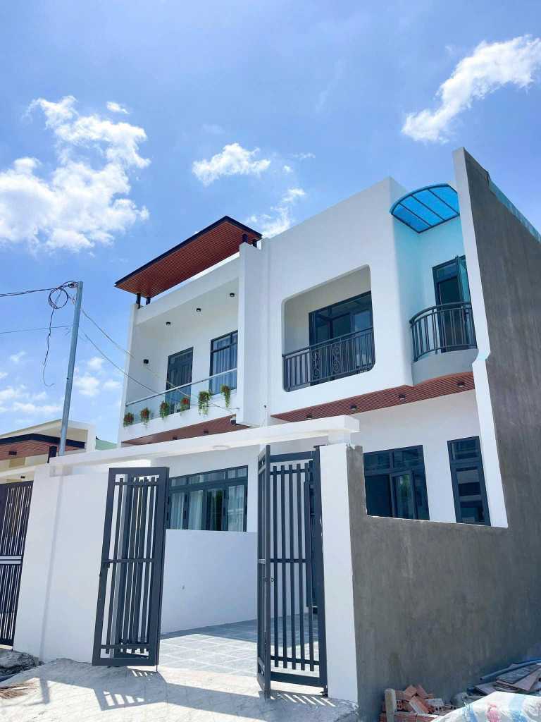 Băn căn nhà lầu mới hoàn thiện gần Bửu Long chỉ 600tr sở hữu